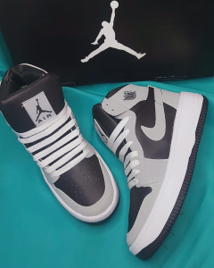 Bota Jordan Gris