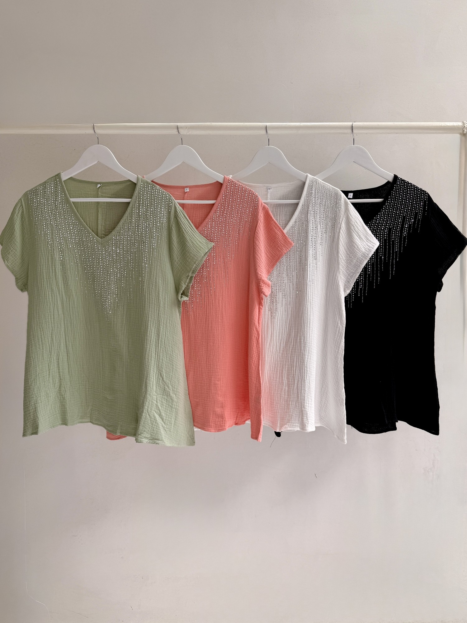 Charlotte - Remera Cuello V Algodon - Imagen 2