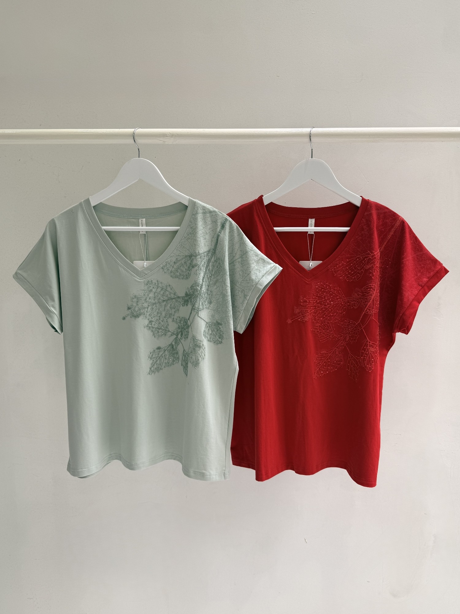 Inti - Remera Cuello V Algodón Importada - Imagen 2