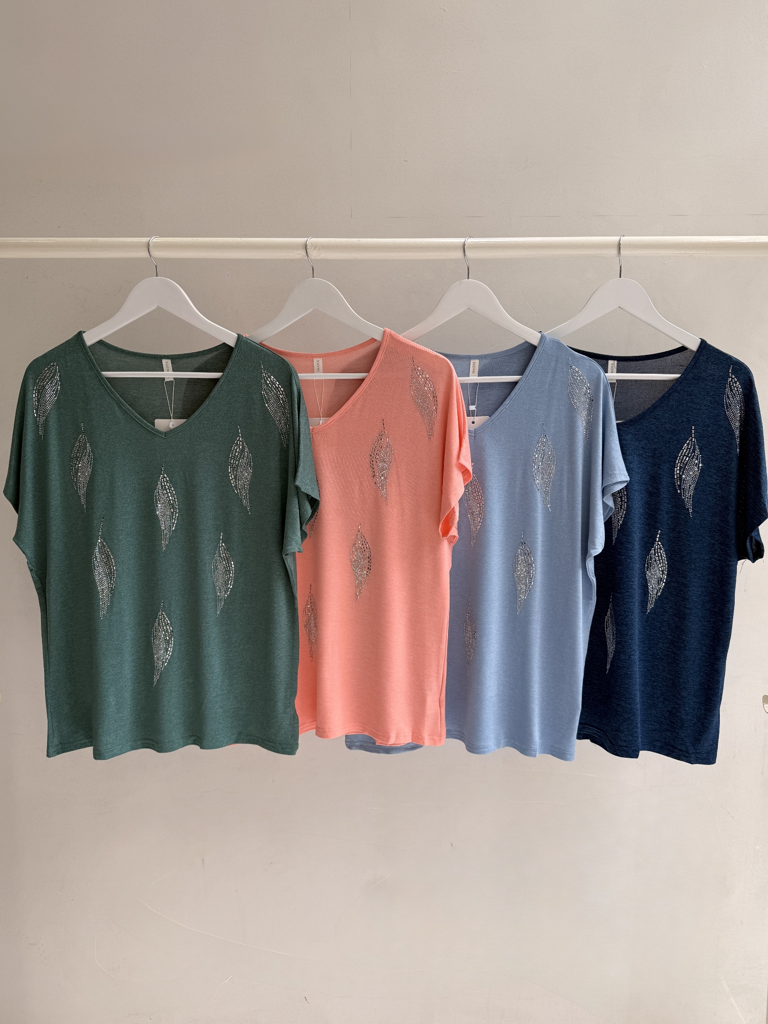 Greta - Remera Importada con Microstrass - Imagen 2
