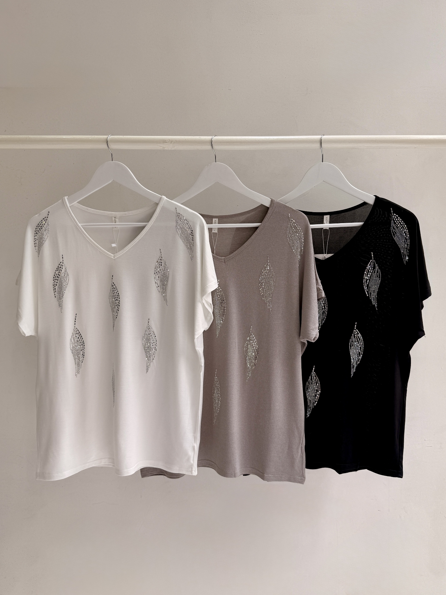 Greta - Remera Importada con Microstrass - Imagen 3