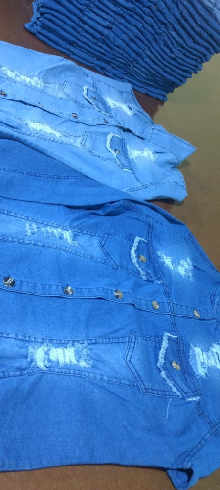 Campera Jeans con Rotura Especial - Imagen 3