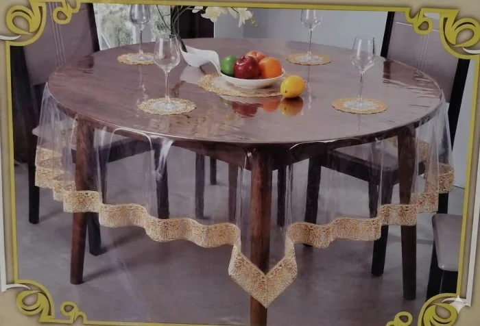 Cubre Mantel con Borde Dorado