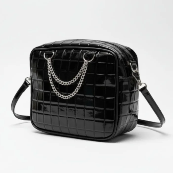 Bandolera Morral con Cadena, Varias Texturas, Mide 21cm X 18cm X 8cm, Marroquineria