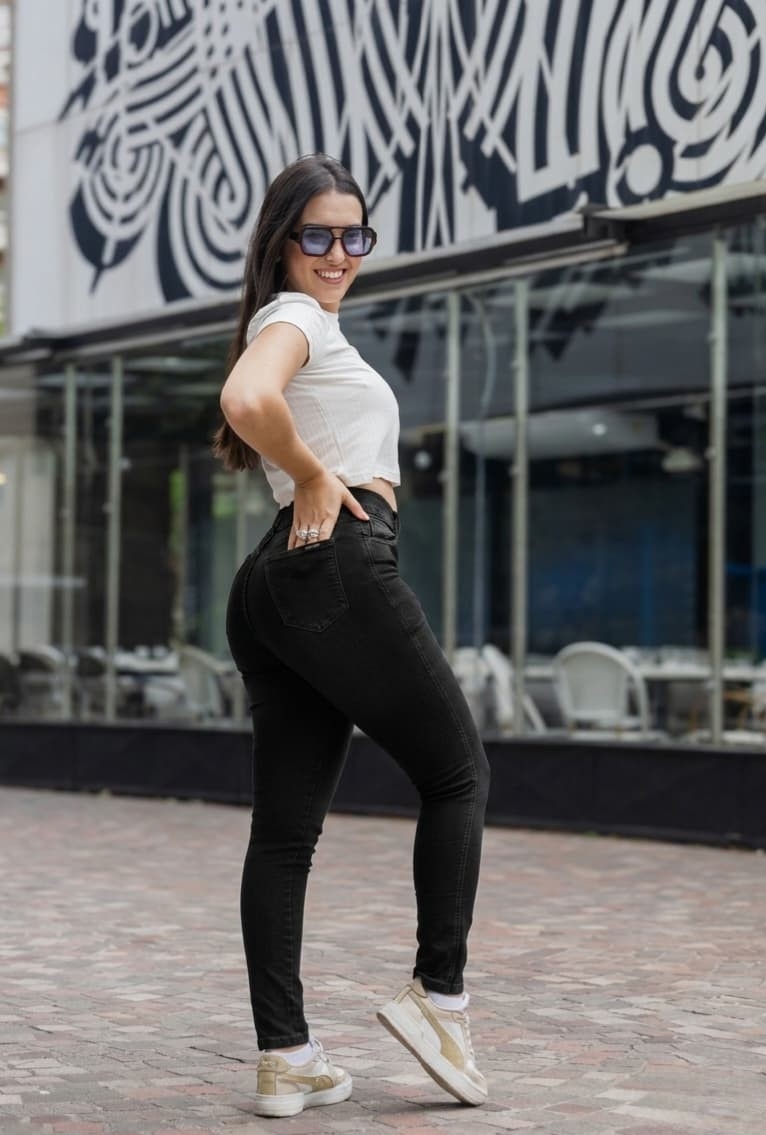 Jeans de Excelente Calidad,calce Perfecto C/ Bolsillos Delanteros X Curva $ 17,000 - Imagen 1