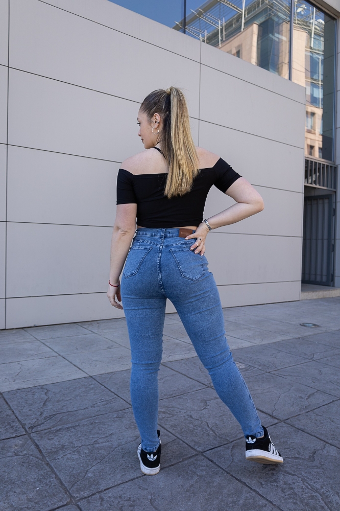 Jeans Colegial Azul y Azul Oscuro, Llevando Curva $17000 C/u X Mayor $ 18,000 - Imagen 6