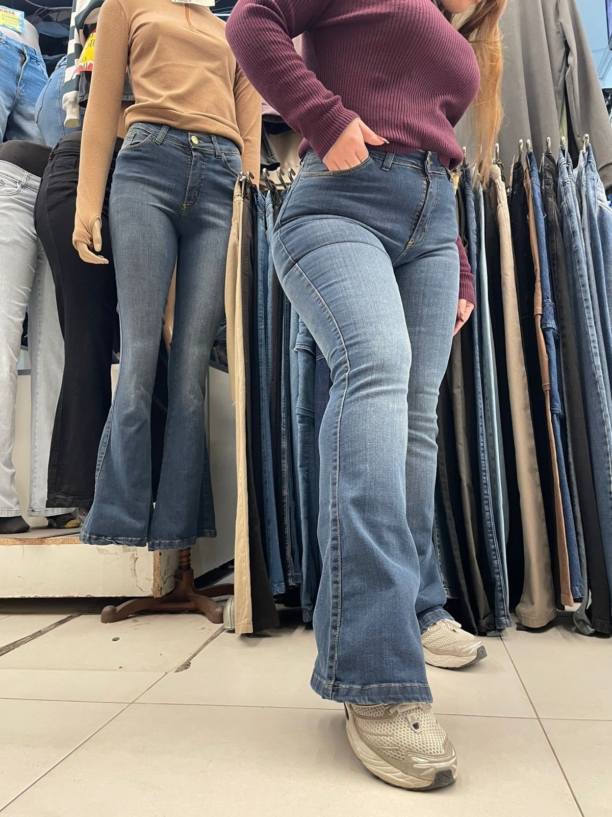 Jeans Oxford Elastizado de Calce Perfecto Llevando 2 X Talle a $16,000 C/u X Menor 23 - Imagen 2
