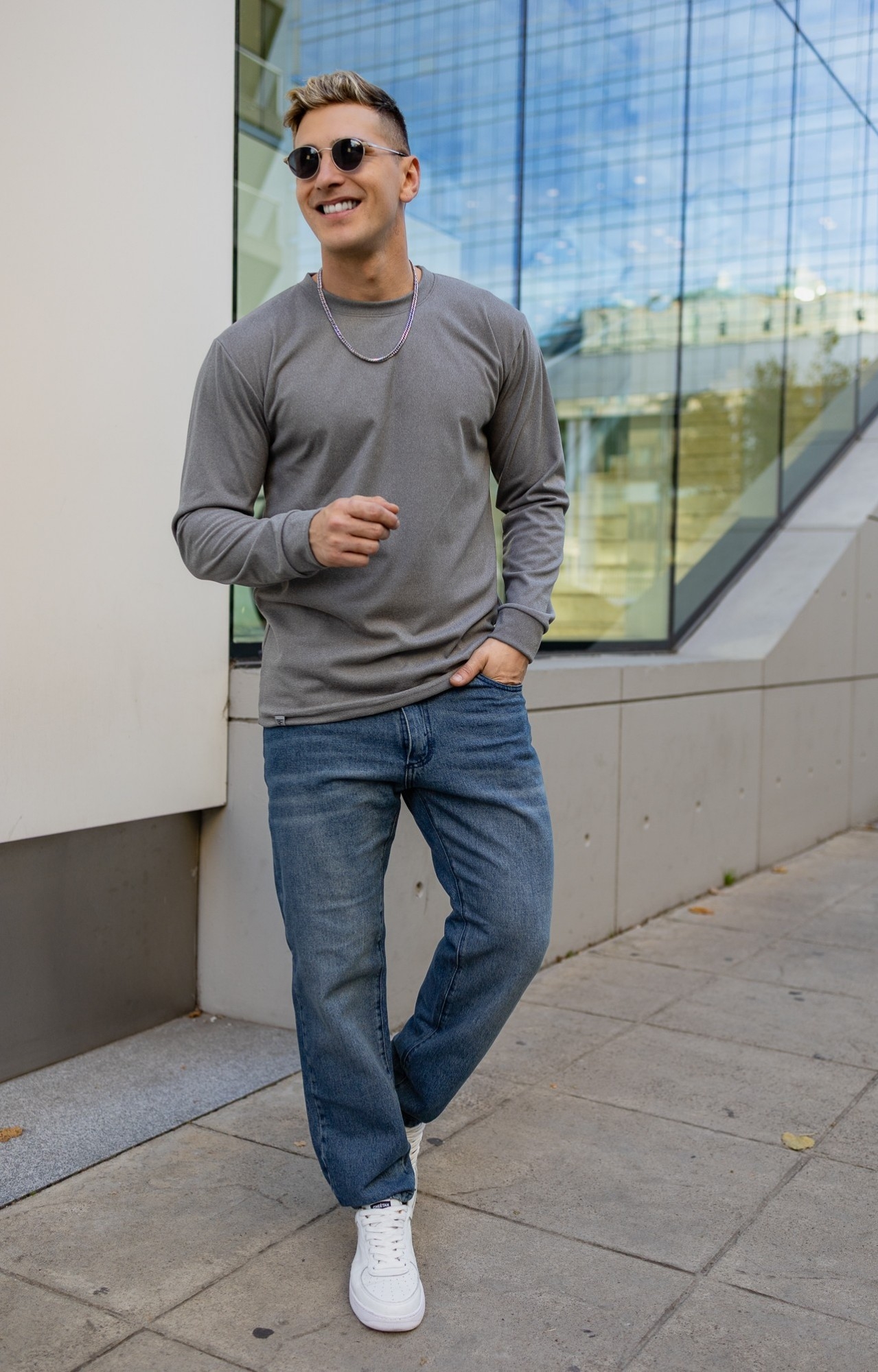 Sweater de Darlon Brush Negro en Talles 2,4,6 y 8 - Imagen 6