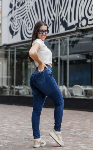 Jeans $17000 por Curva  $ 18,000 X Mayor