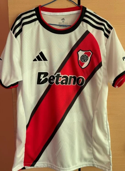 Camiseta River