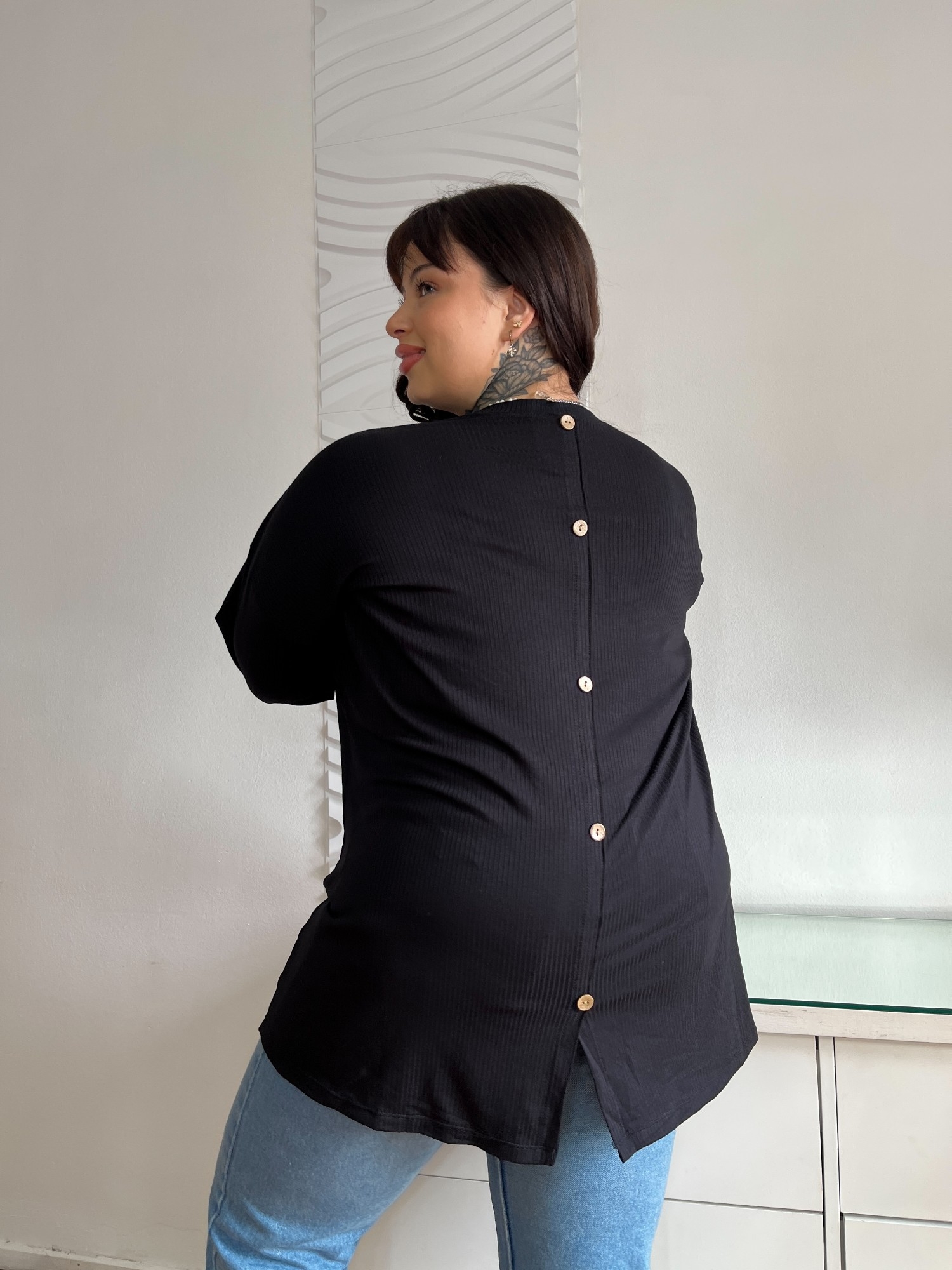Remera con Boton Espalda - Imagen 3