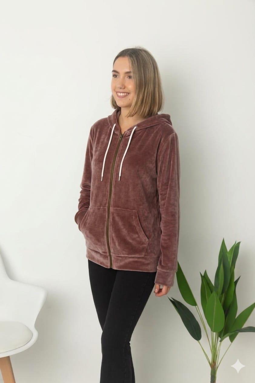 Campera de Plush - WhatsApp%20Image%202026-07-24%20at%2011.03.26%20AM%20(1).jpeg