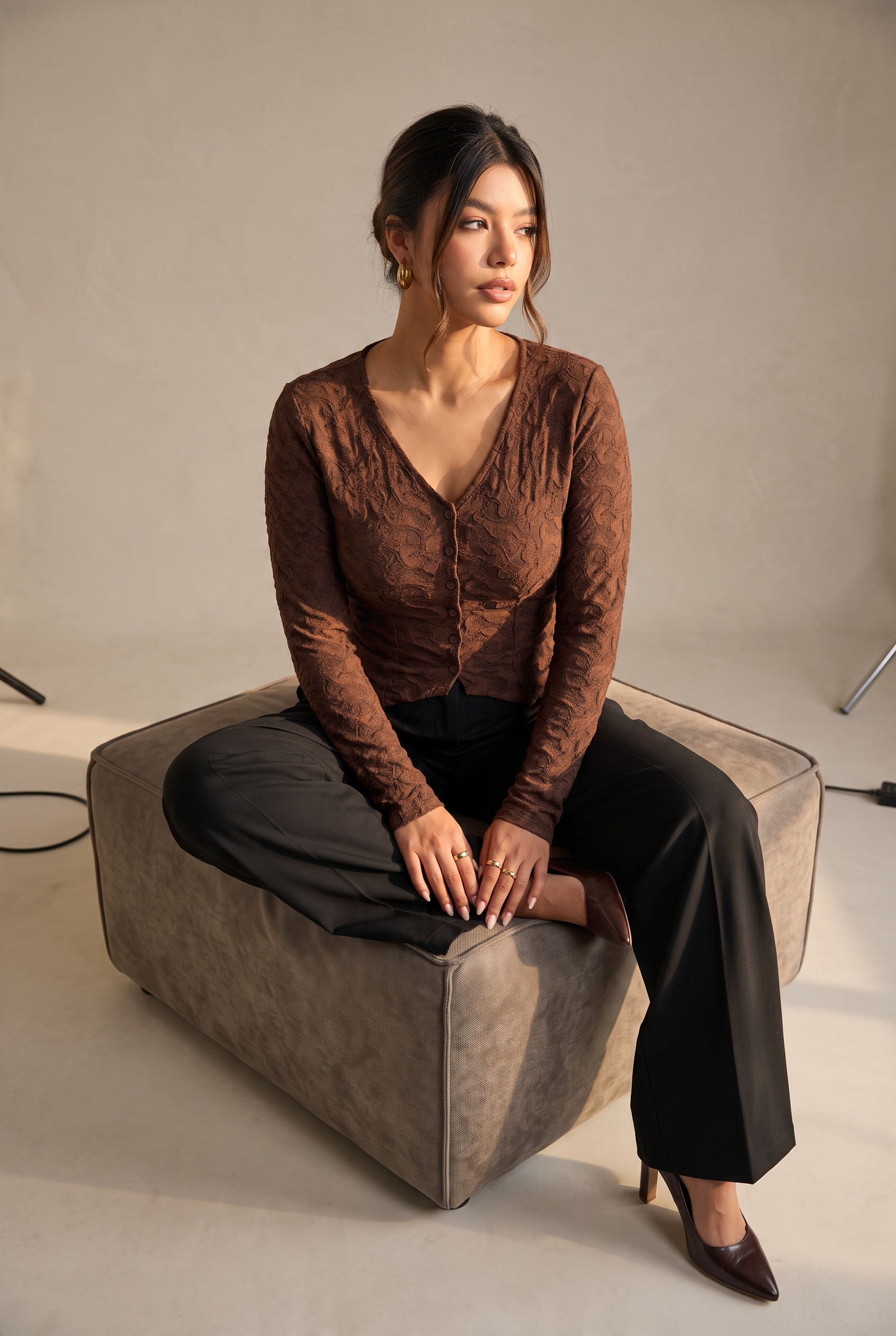 Blusa con Encaje Vela - Modelos%20Fashion%20IA-c6d99308-8c69-4f52-970e-7e66fdf64e42.jpg