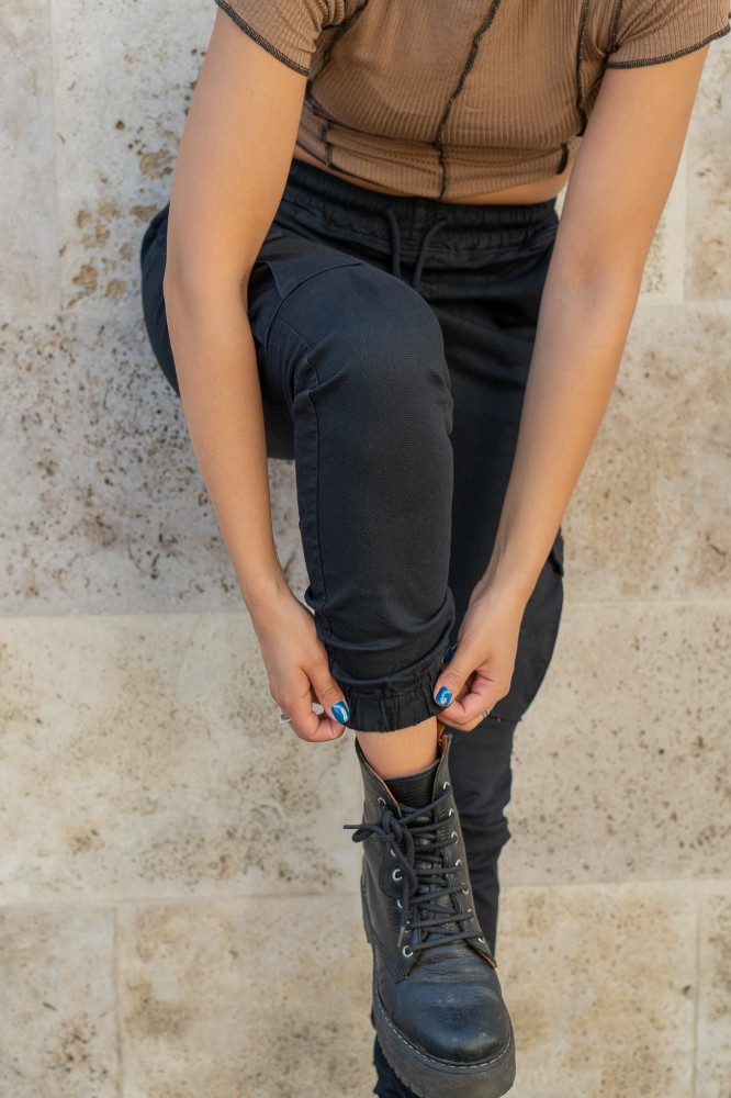 Jean Jogger Cargo Negro Dama - Imagen 4