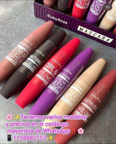 Mascara de Pestañas Negro de  Ruby Rose