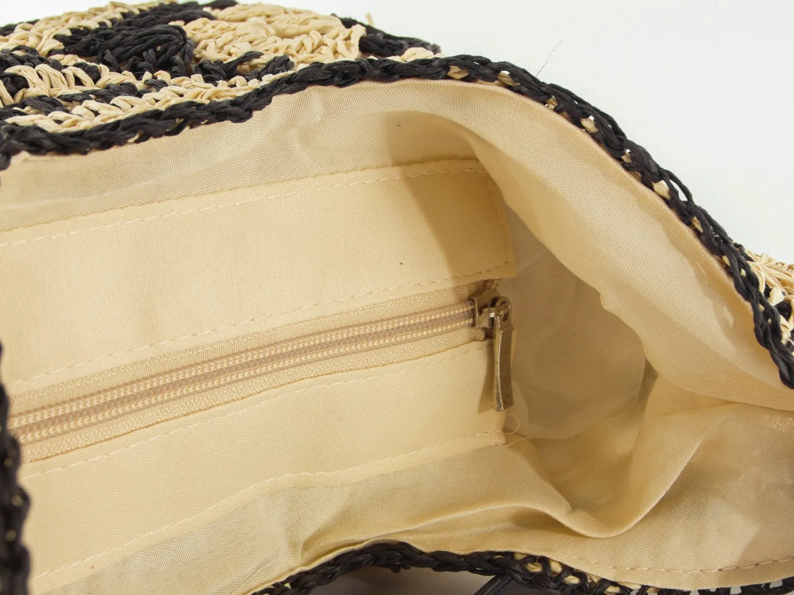 Cartera de Rafia Bi Tono con Tira Pu Importada - imgi_37_419300203_02_1.jpeg
