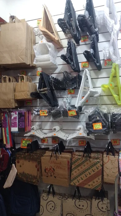 Percha de Plástico Reforzado Adultos y Niños