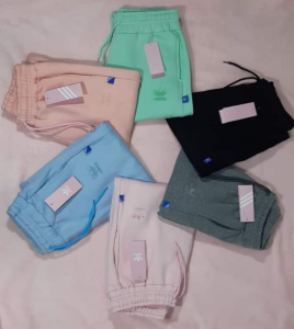 Babuchas Frizadas Logo Bordado de Dama