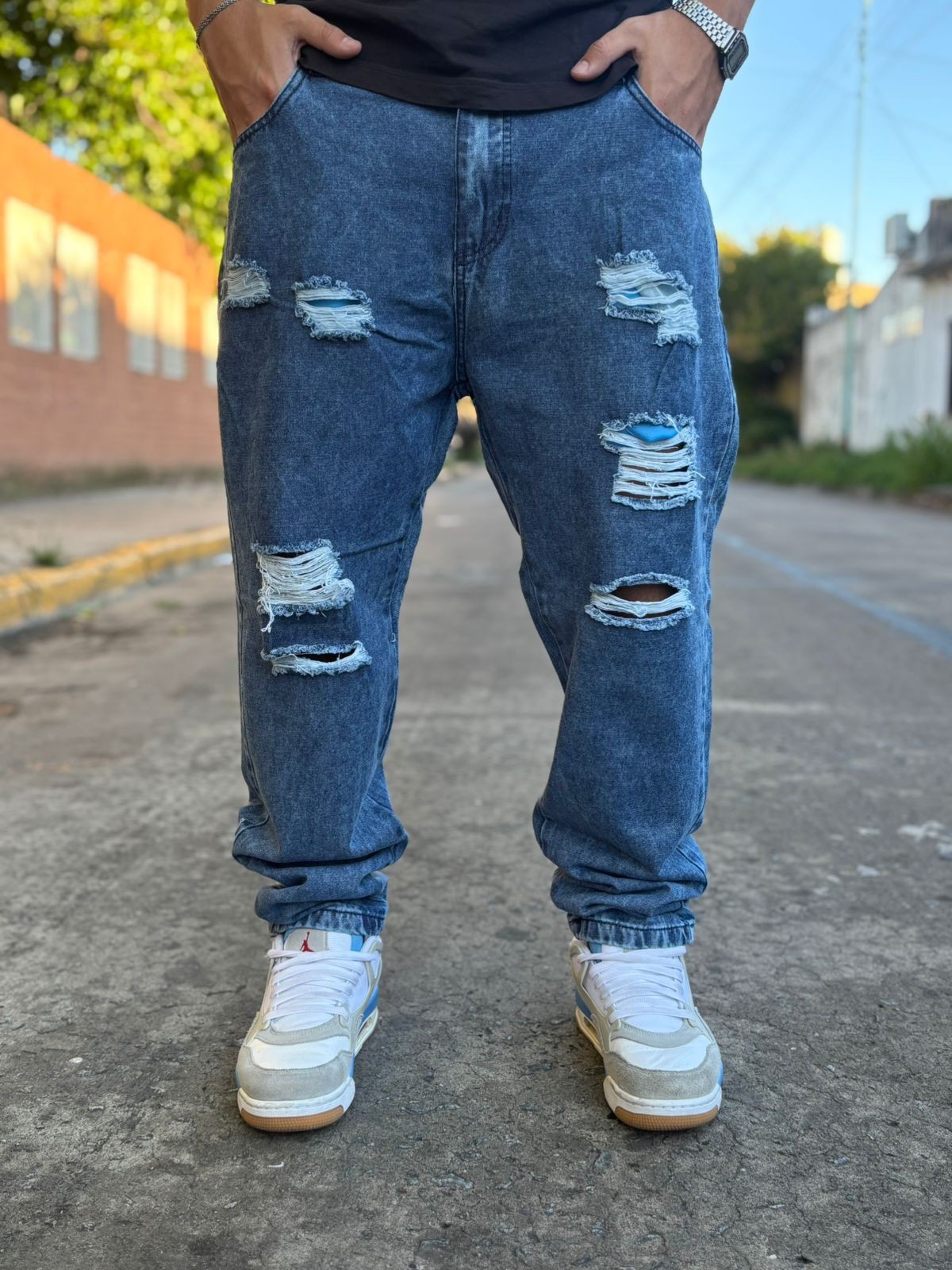 Jean Mom Azul con Roturas - Imagen 2