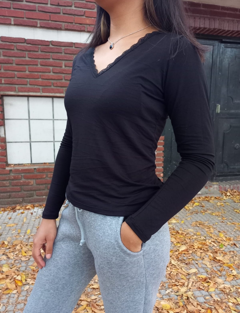 Remera con Puntilla - Imagen 2