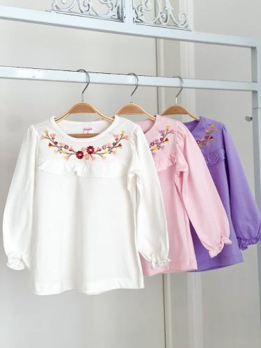 Camiseta Bordada Delicada