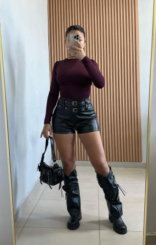 Short Engomado con 2 Cintos