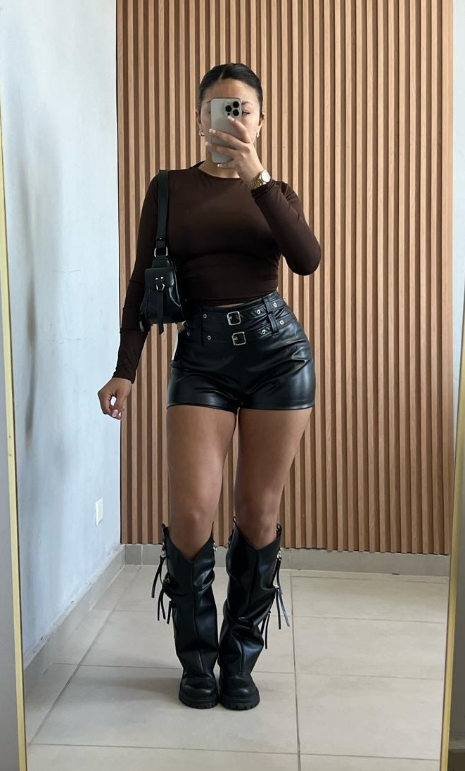 Short Engomado con 2 Cintos - Imagen 2