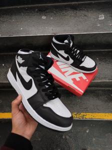 Bota Jordan 1 Blackwhite