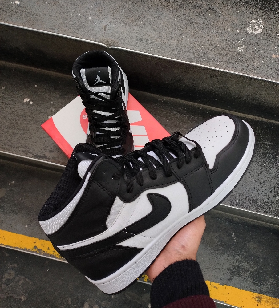Bota Jordan 1 Blackwhite - Imagen 2