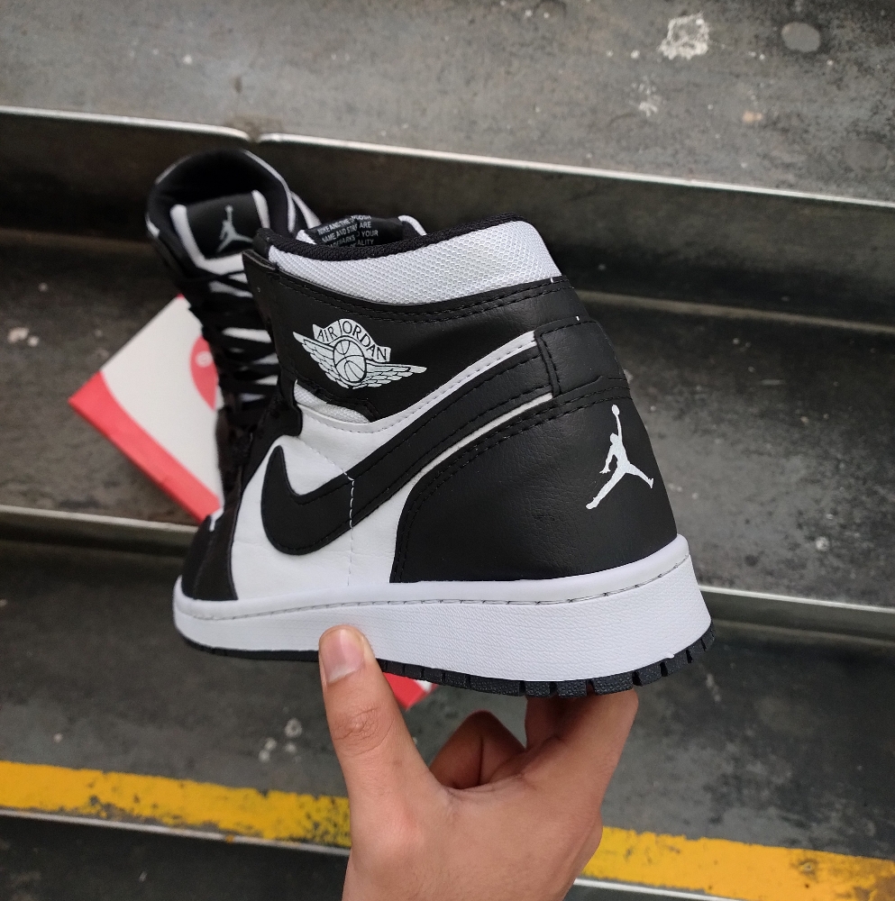 Bota Jordan 1 Blackwhite - Imagen 3