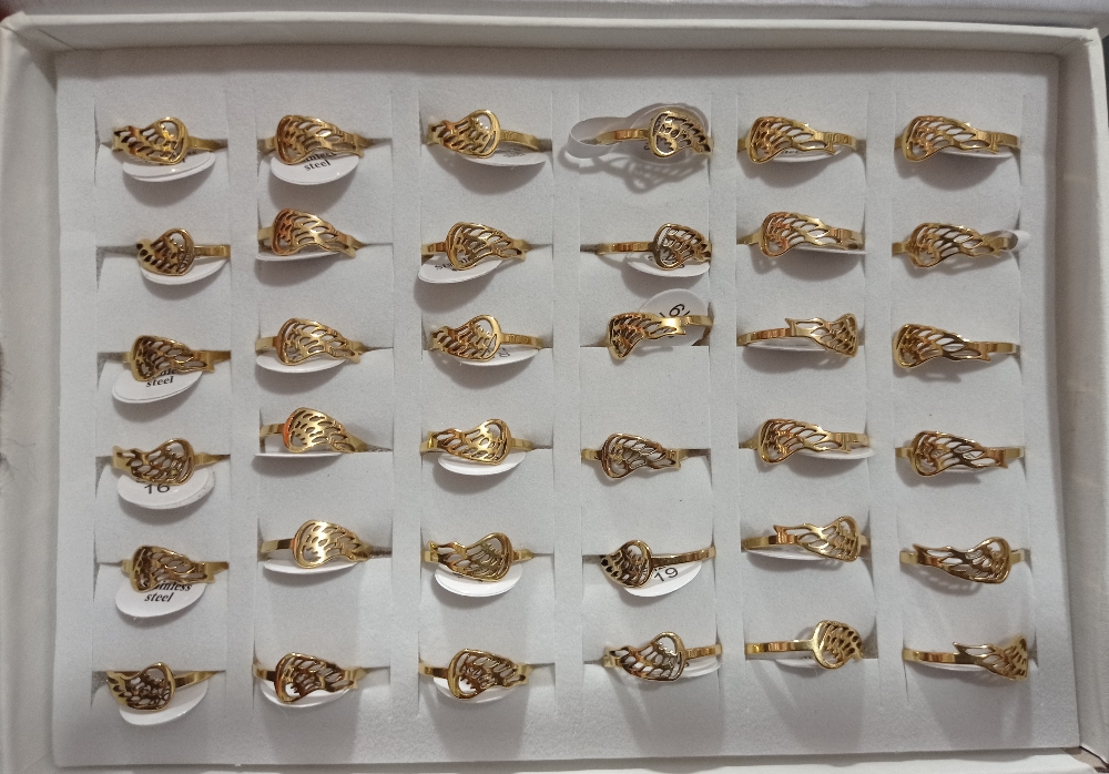 Anillos de Acero Quirúrgico Dorados - Imagen 2