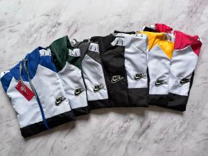Campera Rompeviento Nike