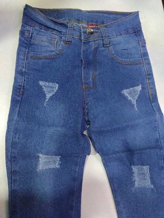 Jeans Celeste con Roturas