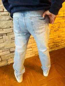 Jeans Mom Especial C/rotura y Bigote - Miniatura 3