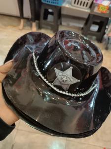 Sombrero Sheriff Marrón y Negro Plástico X 6