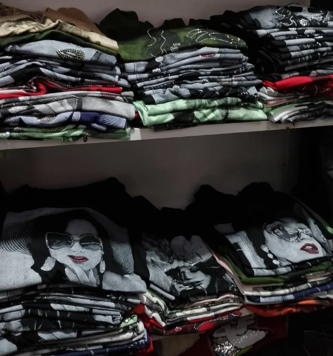 Remeras con Estampa y Brillo