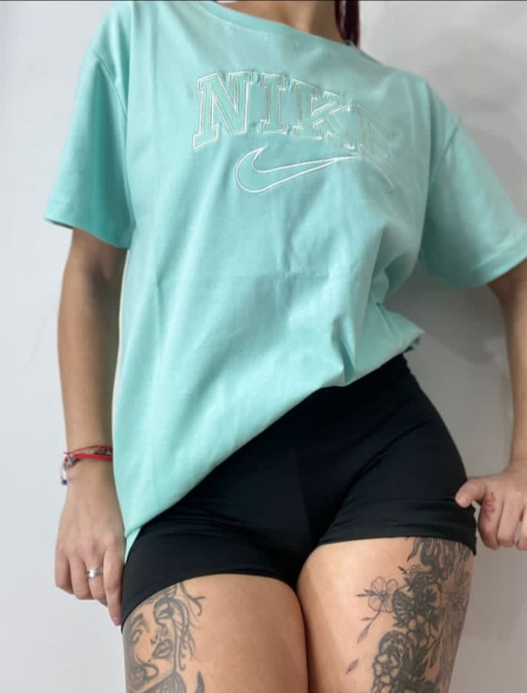 Remera Nike Bordada Algodón Peinado - Imagen 3