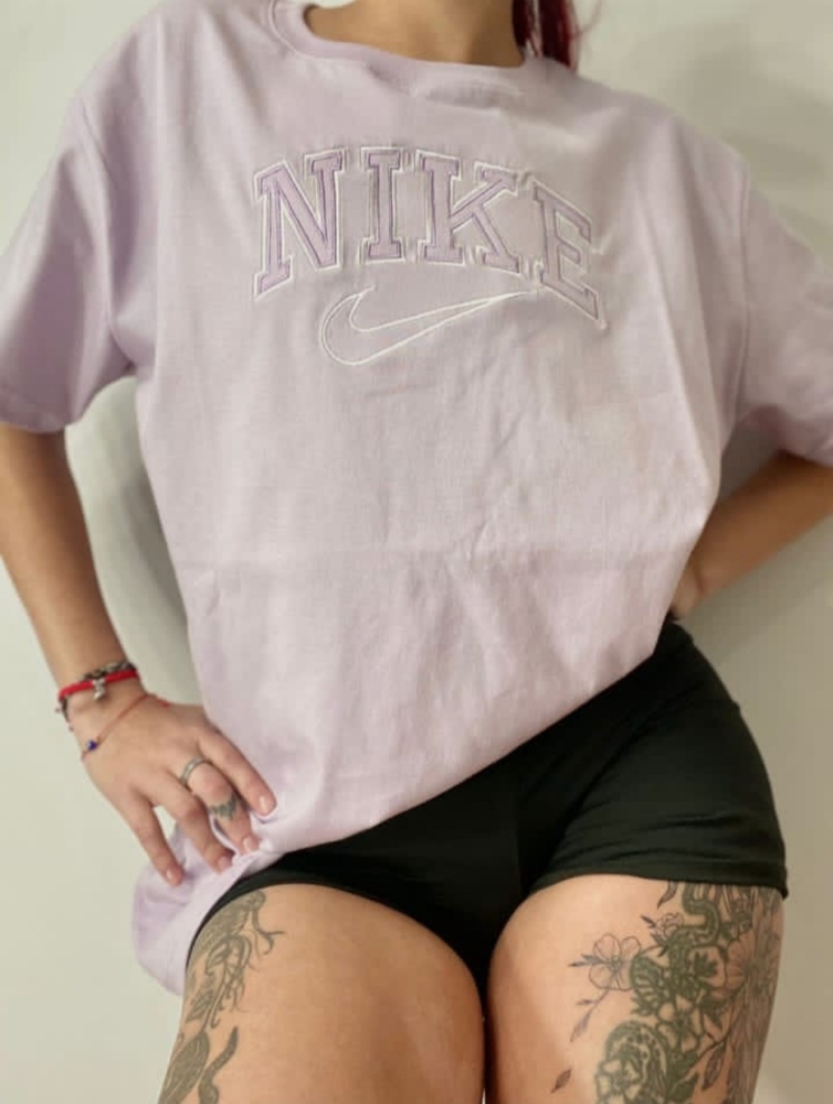 Remera Nike Bordada Algodón Peinado - Imagen 5