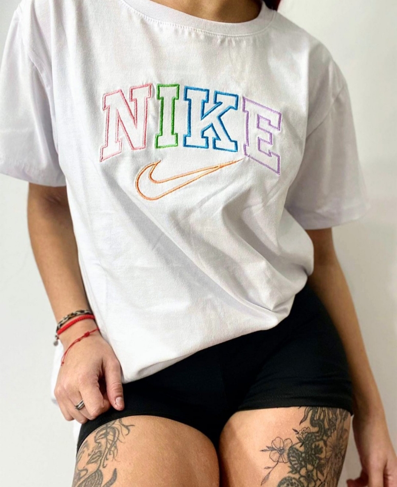 Remera Nike Bordada Algodón Peinado - Imagen 6