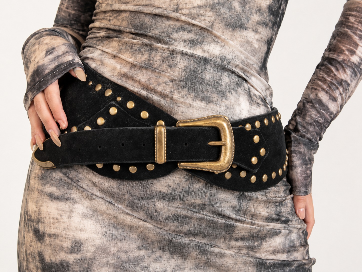 Cinturón / Faja de Gamuza con Tachas Bronce Importado - imgi_30_300400130_1.jpeg