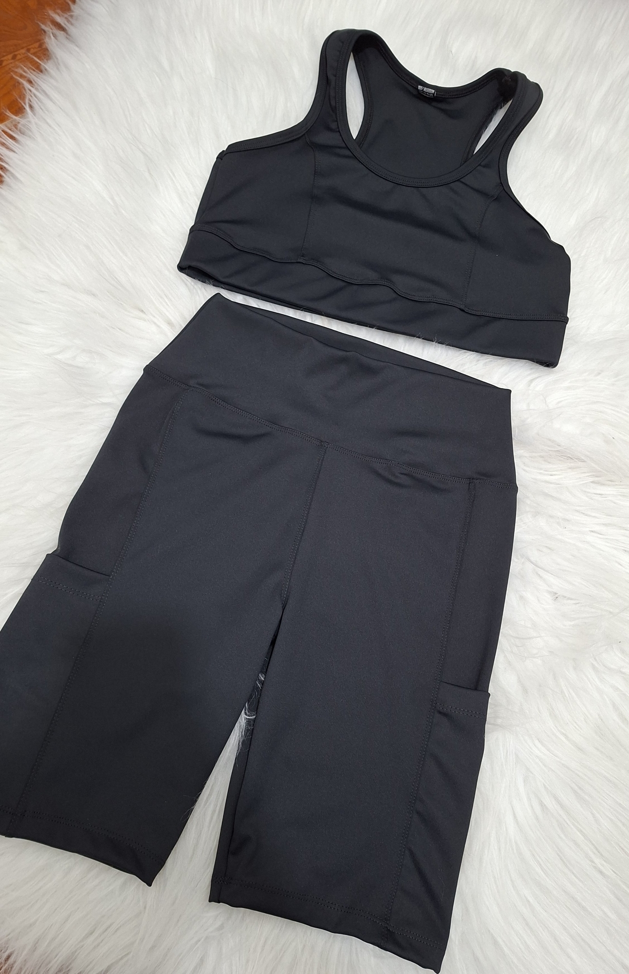 Conjunto Deportivo Biker con Bolsillo y Top - Imagen 4