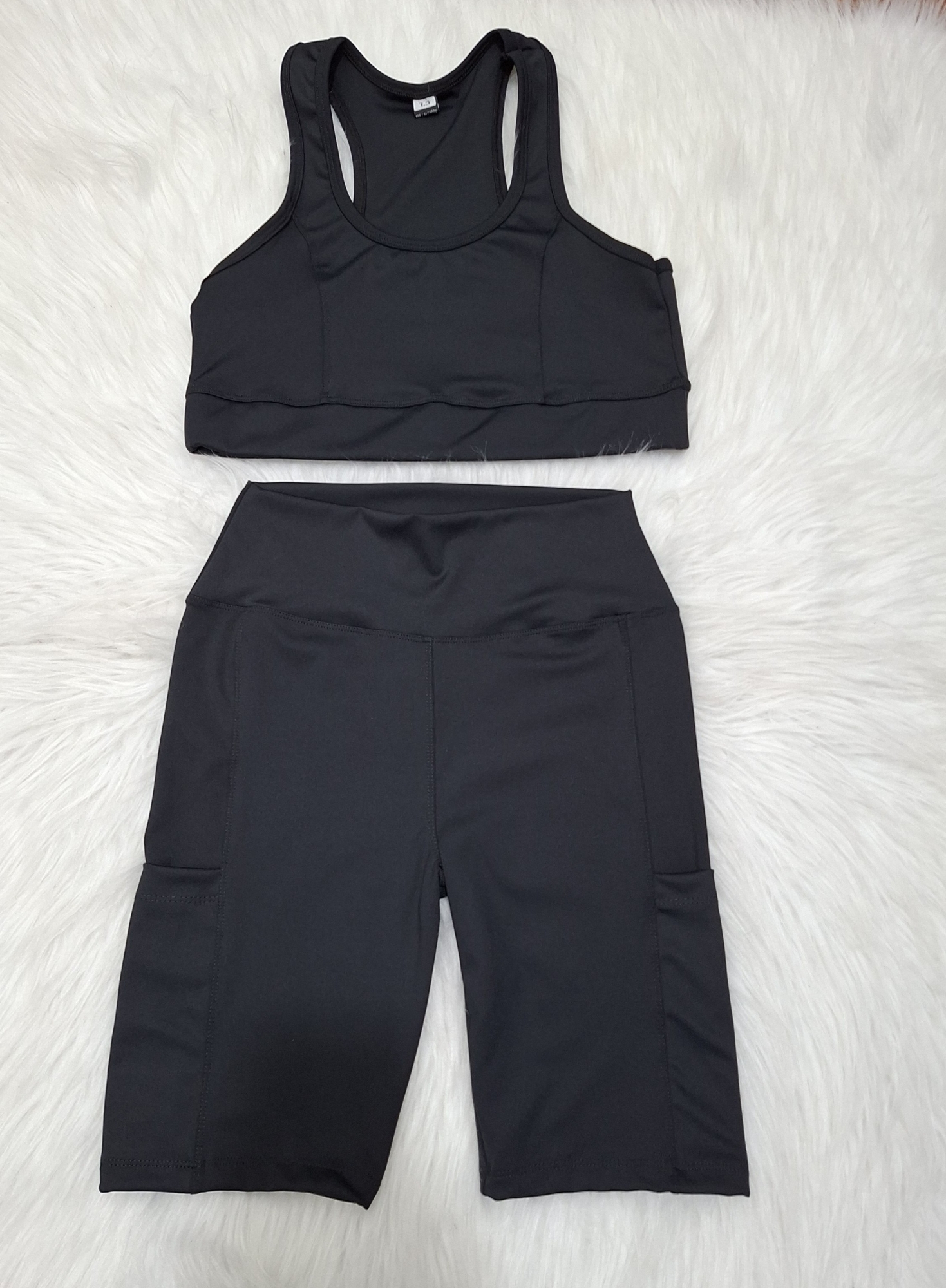 Conjunto Deportivo Biker con Bolsillo y Top - Imagen 2
