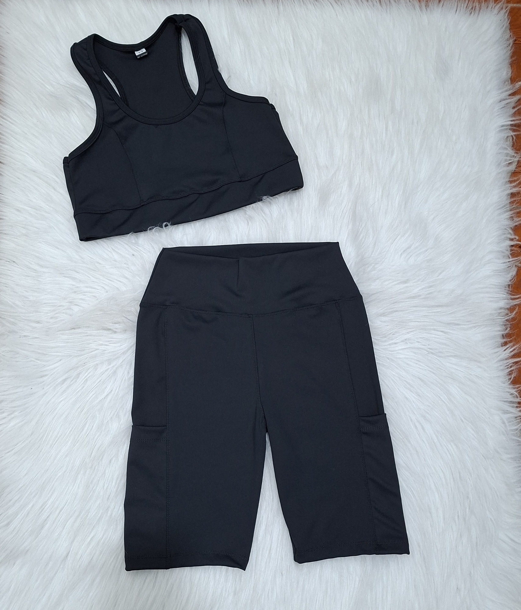 Conjunto Deportivo Biker con Bolsillo y Top - Imagen 3