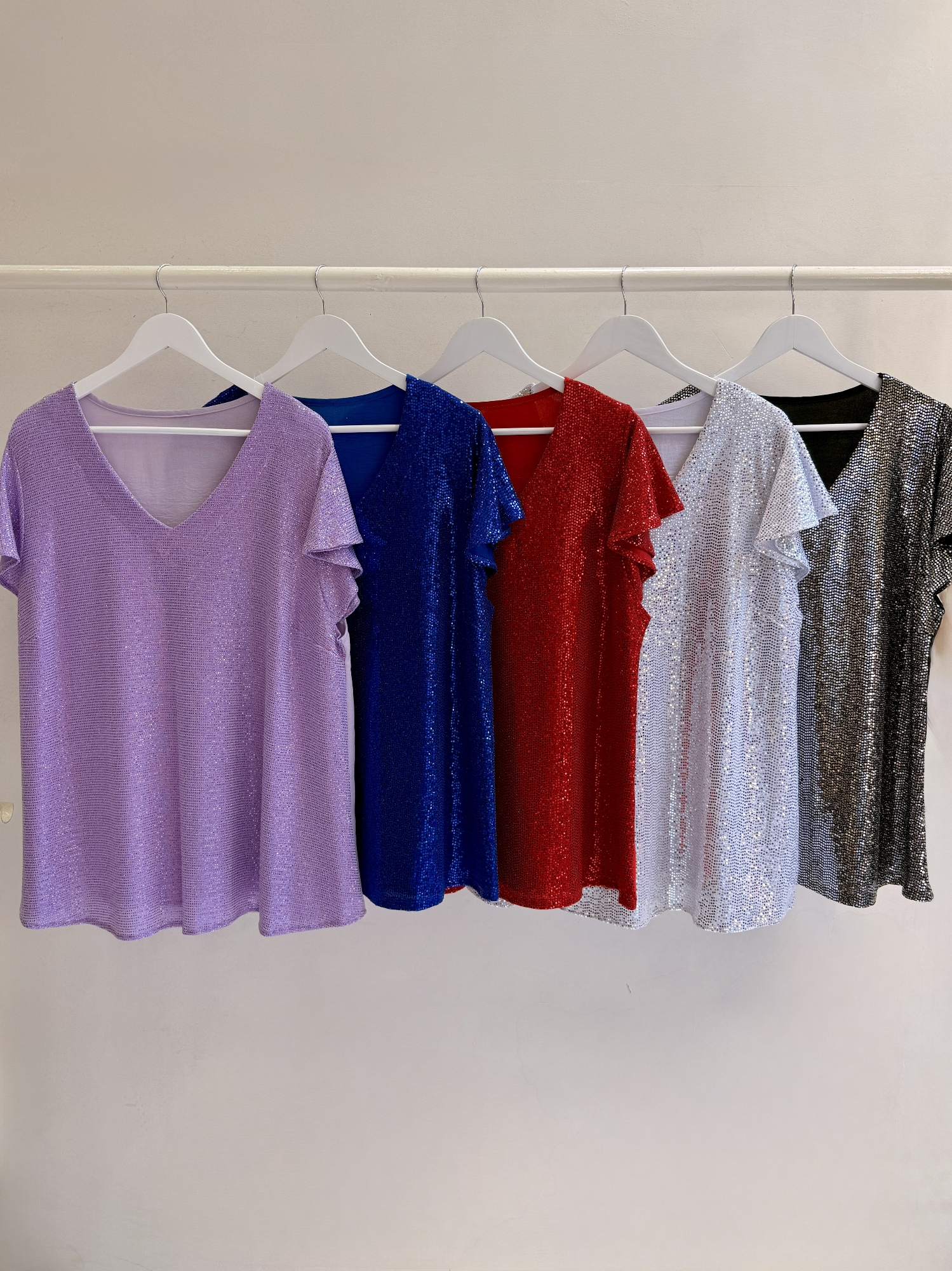 Romina - Remera  Cuello V Brillos  Crep Cey - Imagen 2