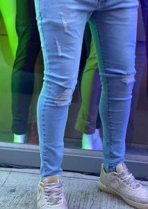 Jeans con Roturas Láser