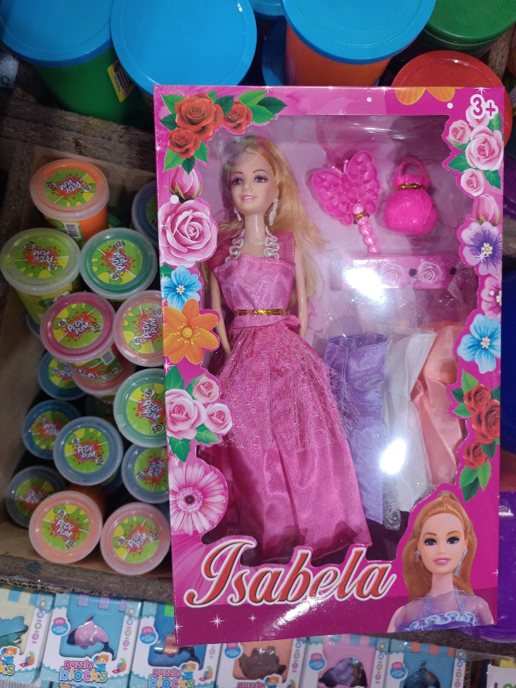 Muñecas con Vestidos  de Goma con Accesorios - Imagen 3