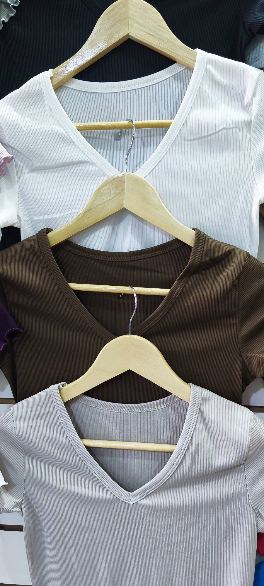 " Remera en V  " - Imagen 3