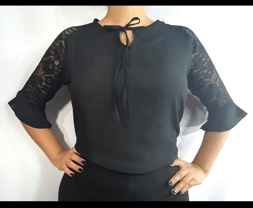 Remera de Crepe con Encaje - Imagen 2