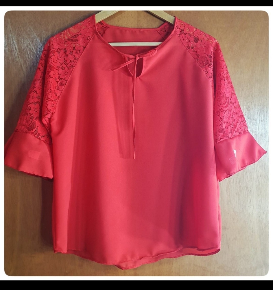 Remera de Crepe con Encaje - Imagen 3