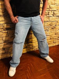 Jeans Baggy Especial C/bigote y Rotura
